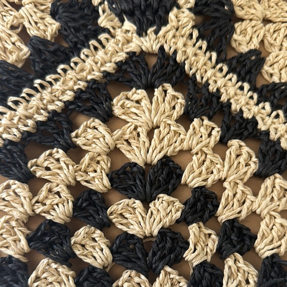 NEW Goegeous Handcrafted Crochet Patterned Bag - Black and Tan - Picture 7 of 12